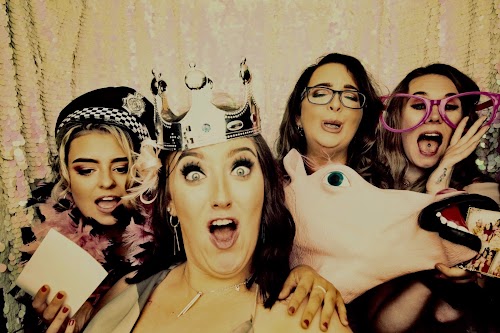 WHAT A LAUGH PHOTO BOOTH
