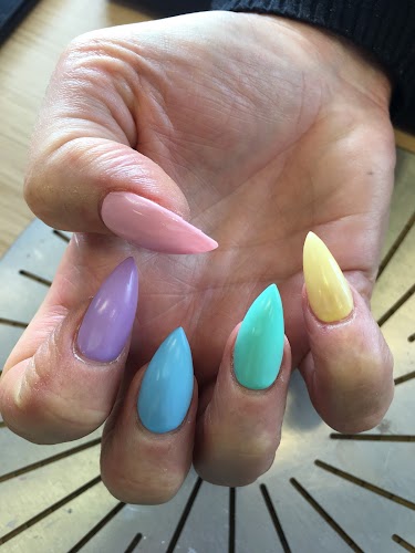 profile picture of Anne Nails