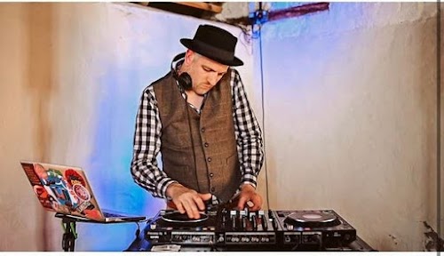 DJ Mobile Disco & Entertainment Bristol