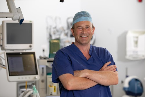 profile picture of Antony Fitton Plastic Surgeon | Plymouth & Truro profile picture