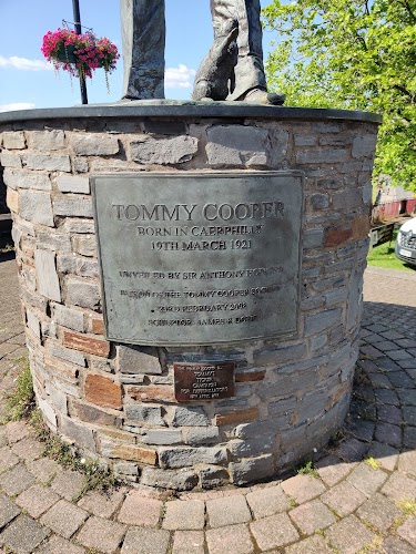 profile picture of Tommy Cooper Statue