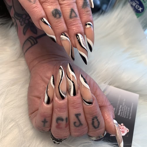 profile picture of Hollywood Nails and Beauty profile picture