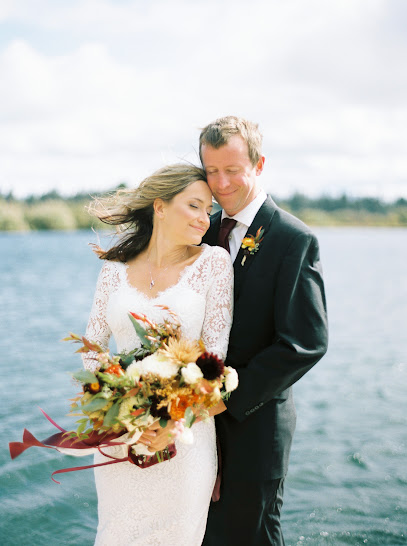 profile picture of Analogue and Light - Wedding and Elopement Photography profile picture