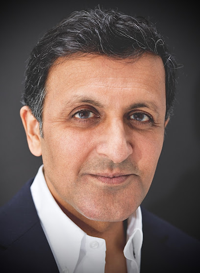 profile picture of Rajiv Grover Facelift Surgery London UK