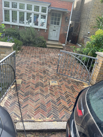 profile picture of Gladstone Drives and Patios Ltd profile picture